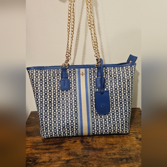Tory Burch Gemini Link With Gold Chain Straps Blue and Cream Patterned Tote - Picture 11 of 16